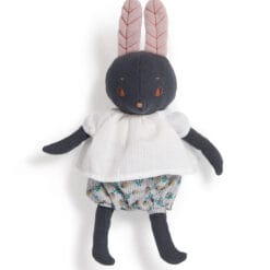 Poupée lapin lune après la pluie