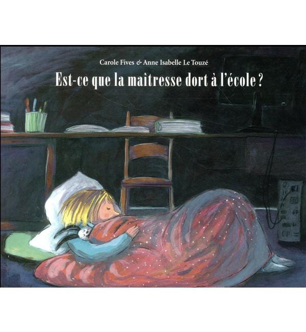 Est-ce que la maîtresse dort à l'école ?